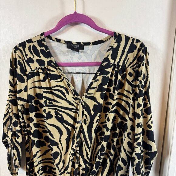Verve tiger print v-neck 1/2 sleeve blouse with tie waist. Size large - Picture 2 of 7